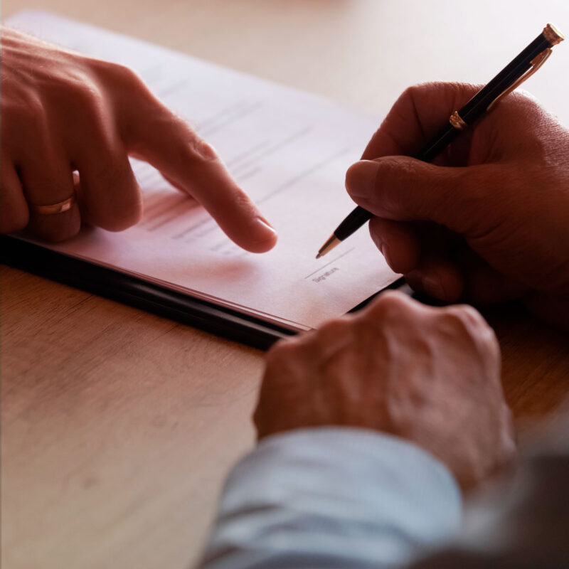 Rennó e Machado Advogados Associados - Atuação: Contratos